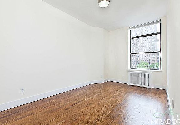 3rd image of 304 E 20th St APT 6A