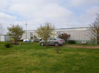 132 Cactus Rd, El Campo, TX 77437