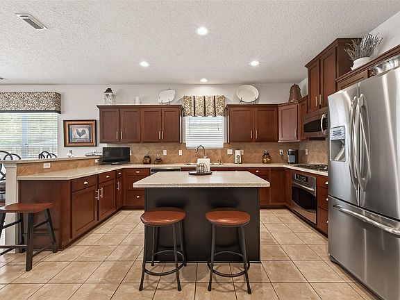 2nd image of 522 Beauregard Dr