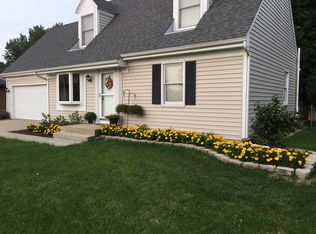 1111 Almond Dr, Aurora, IL 60506