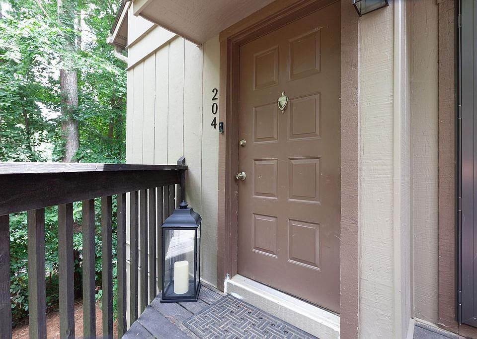 1st image of 204 Cumberland Ct SE