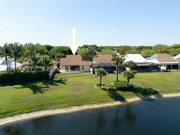 4th image of 221 River Park Drive