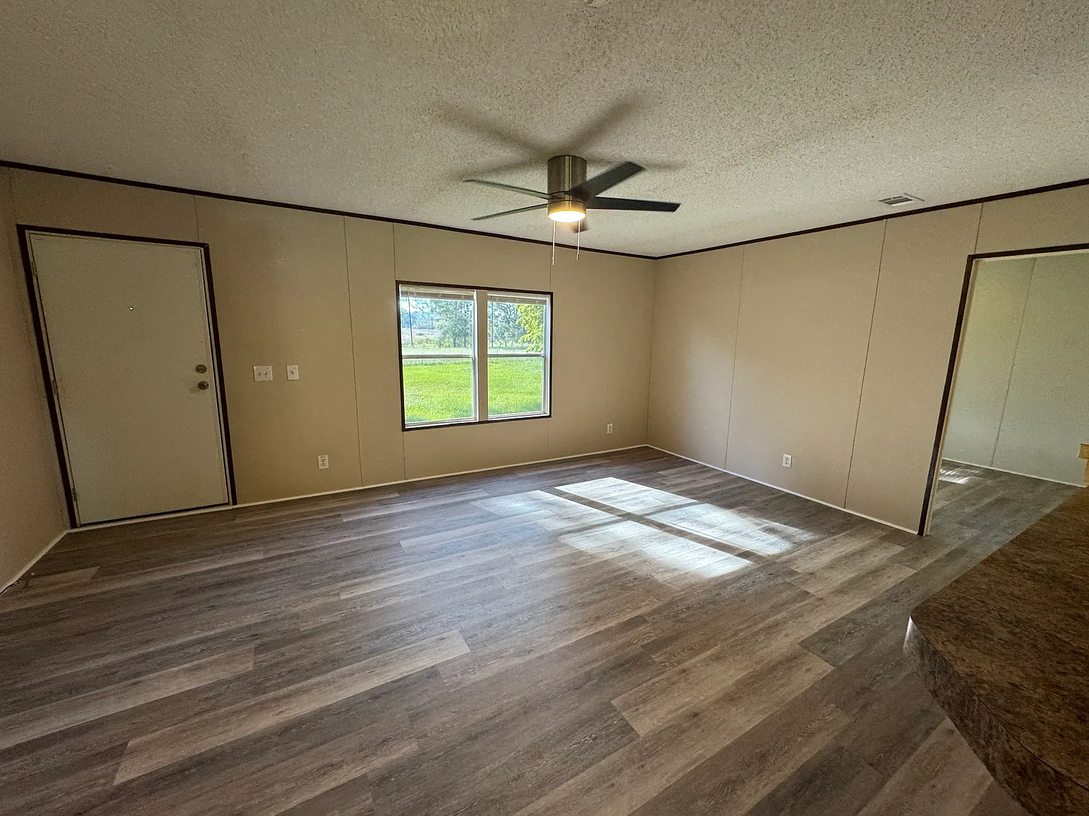3 bed, 1080 sqft, $1,150 — Photo 2