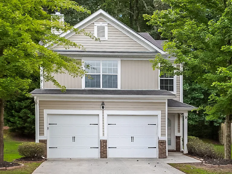 385 Hidden Creek Ln — Photo 1