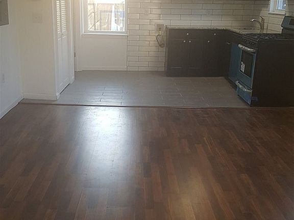 3rd image of 815 Kennedy Blvd