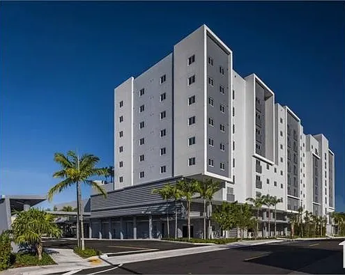 1 bed, 668 sqft, $1,267 — Photo 2