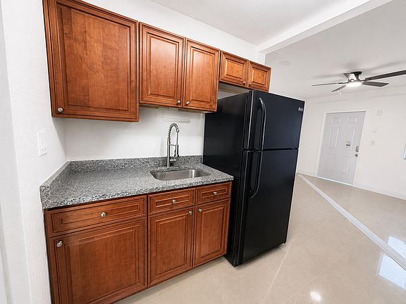 5th image of 5264 NE 20TH Avenue