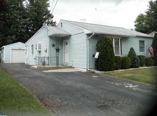 15 Gilmore Rd, Ewing, NJ 08628