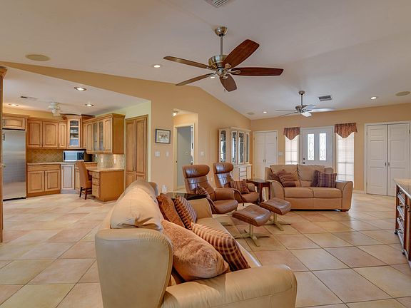 5th image of 494 Caribbean Dr E