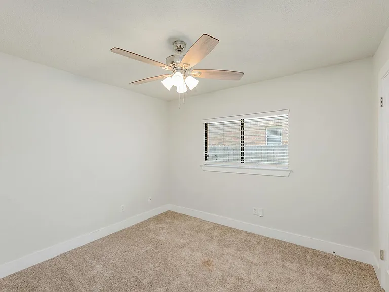 705 Catumet Dr — Photo 20