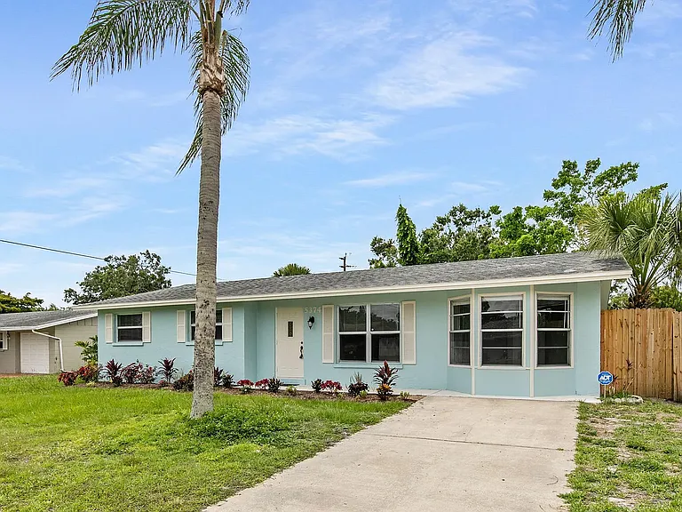 5374 Skyline Pl — Photo 1