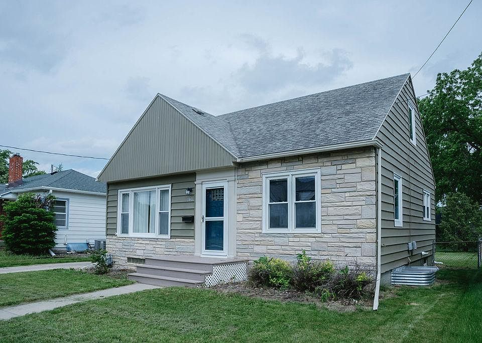 1st image of 1411-3 1/2 St SE