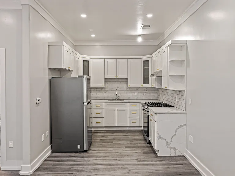 1104 Broadway Ave #1 — Photo 5