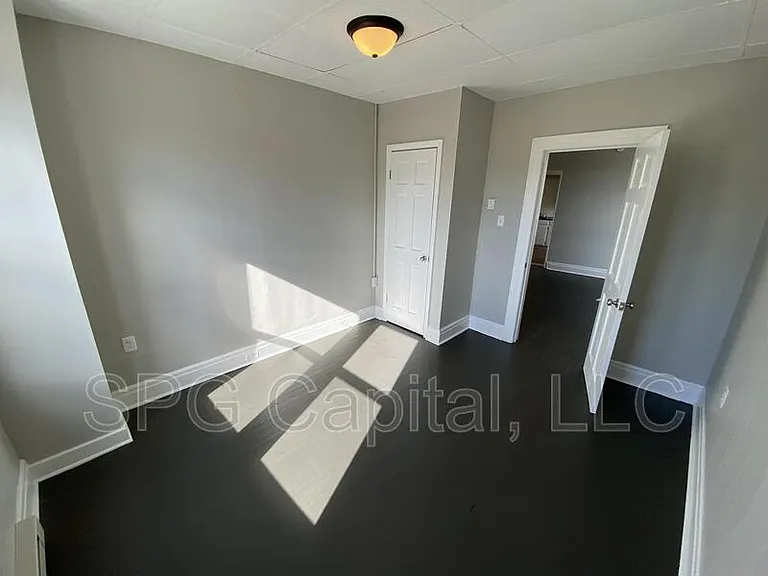 637 York St — Photo 3