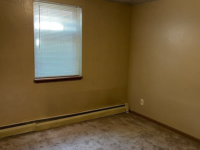 522 E Burlington St #3 — Photo 6