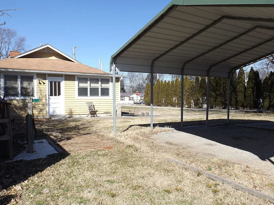 301 Russell Rd