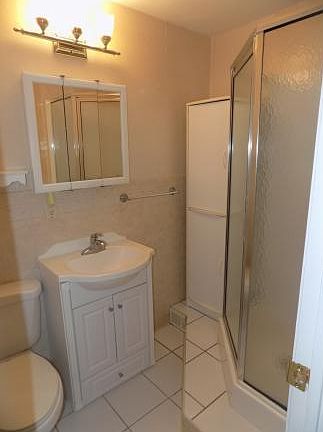 5th image of 201 Evergreen St APT 6-1B