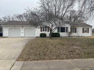 2400 SW James St, Topeka, KS 66614