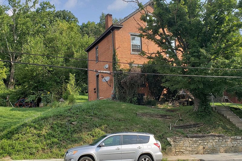 1st image of 704 Highland Ave