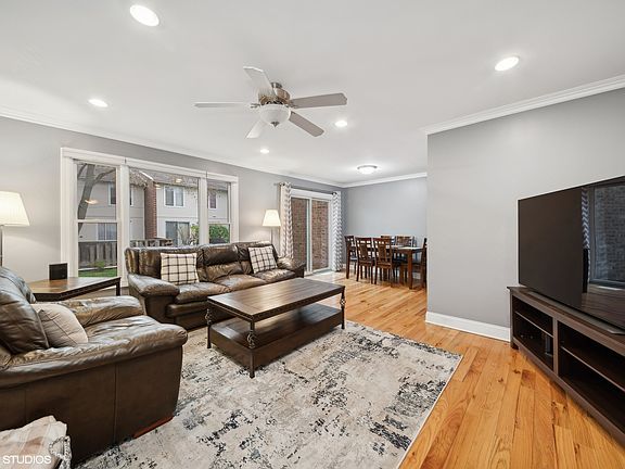 4th image of 328 Elmwood Ln
