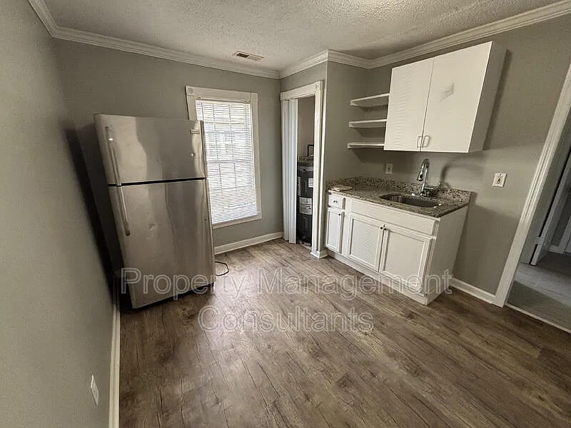 1 bed, 1.0 bath, 900 sqft, $900 — Photo 4