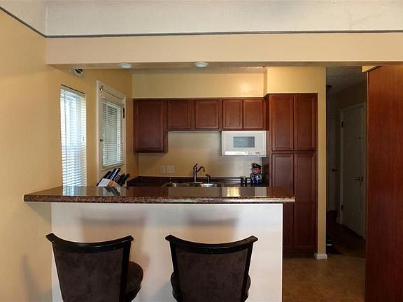 3rd image of 1068 Belvoir Ln