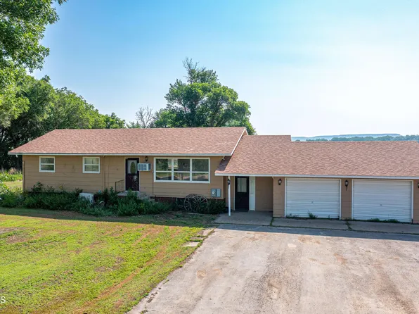 15952 28th St, Fairview, MT 59221