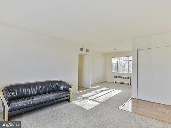 5th image of 10313 Montrose Ave APT 201