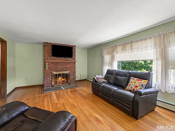 5th image of 17 Pinney Road