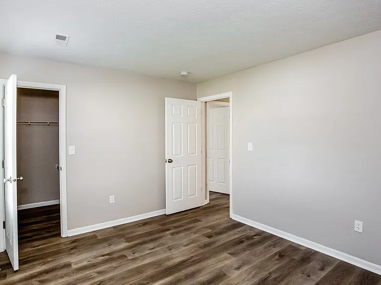 9 S Morris Blvd — Photo 13