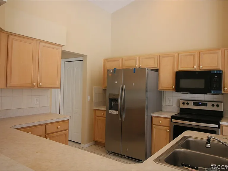 2864 N Churchill Way — Photo 9