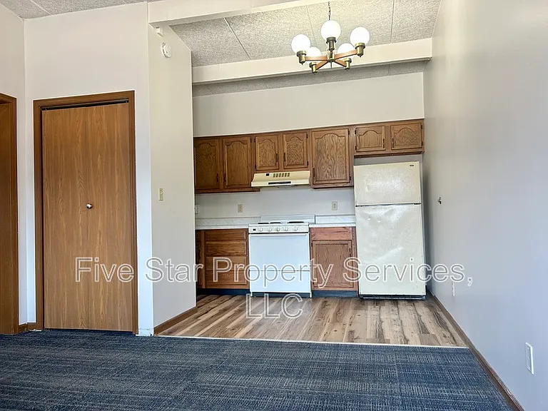 1025 S 5th St — Photo 1