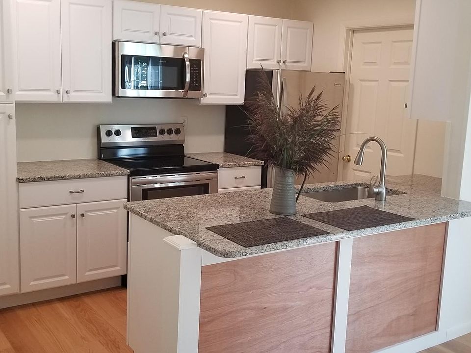 1st image of 10 Birch Glen Dr
