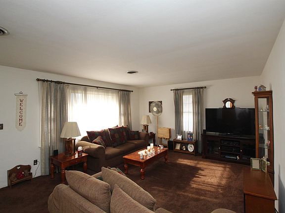 3rd image of 2725 W Kansas St