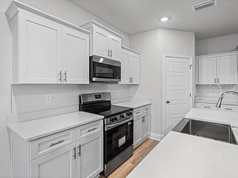 7307 Hawkins Mnr — Photo 7