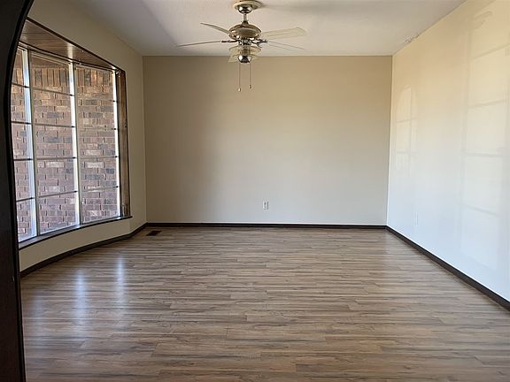 5th image of 1007 Canary Ln