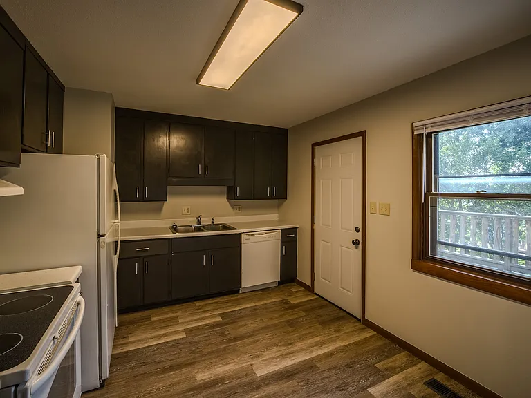 4363 Medina Dr — Photo 4