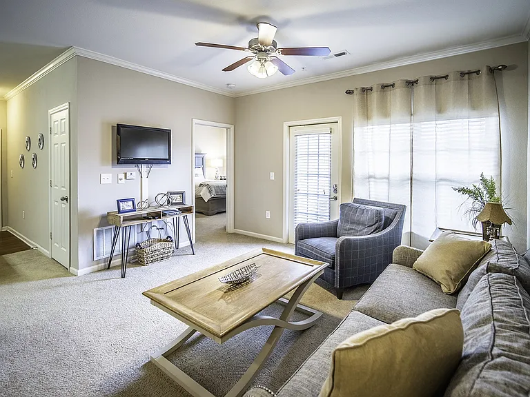 Vintage Creekwood Park Apartments — Photo 4