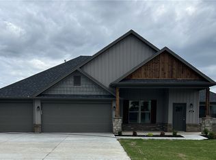 605 Pennington Ave, Prairie Grove, AR 72753