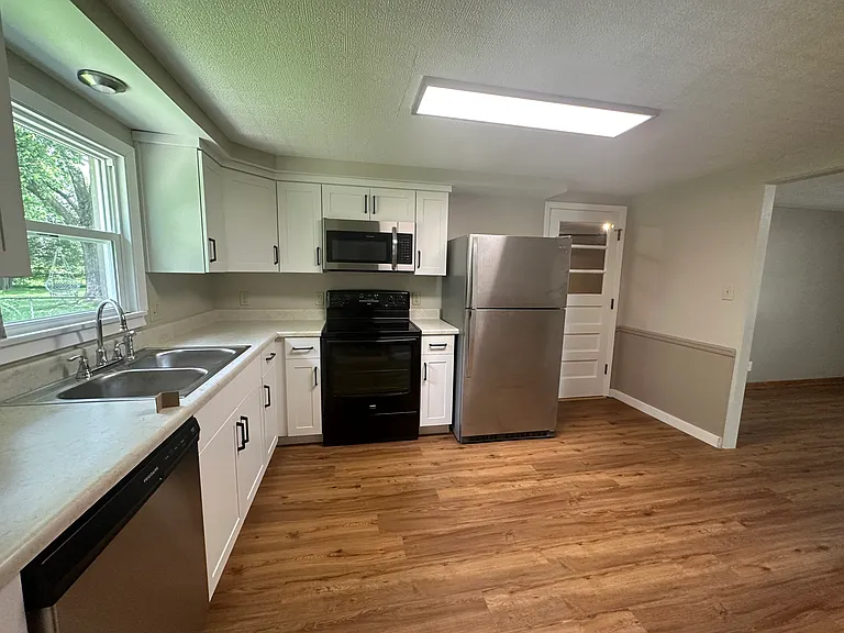1728 Wayside Dr — Photo 8