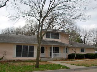 1403 8th St, Wamego, KS 66547