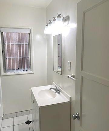 3rd image of 328 N Louise St #27