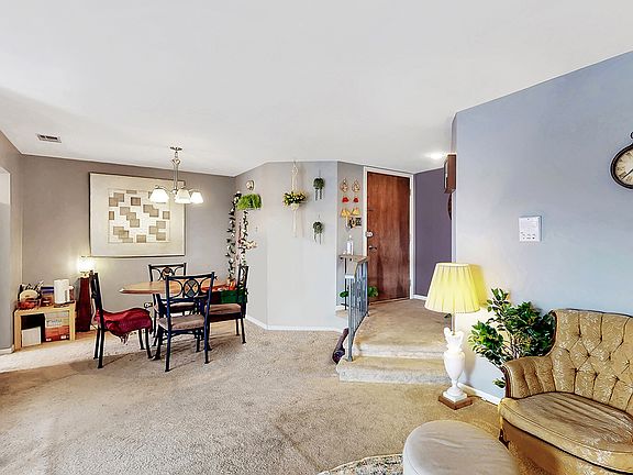 2nd image of 829 Thornton Ct APT 2B