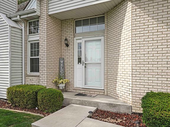 5th image of 15840 Centennial Dr