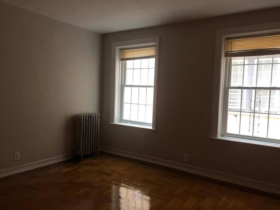 2nd image of 2835 Bainbridge Ave #4H