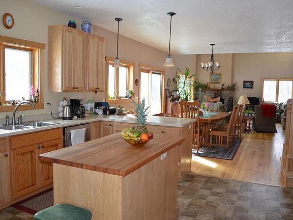 4th image of W377 Wildwood Ave