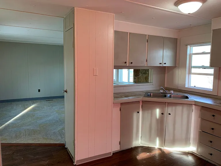 1150 Forestvale Rd — Photo 3