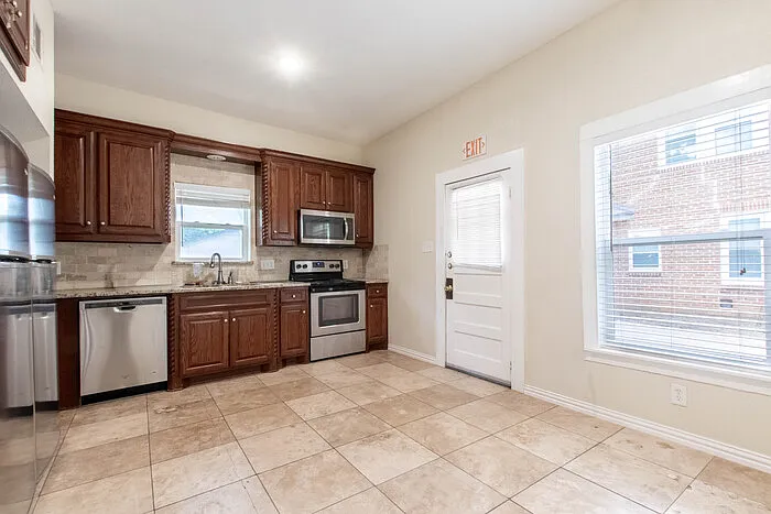 301 Fry St — Photo 9