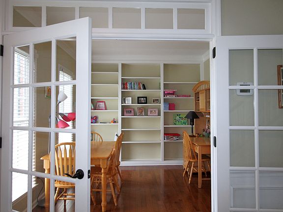 5th image of 414 Fontaine Dr