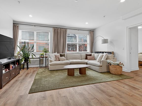 4th image of 140 36th St APT 202